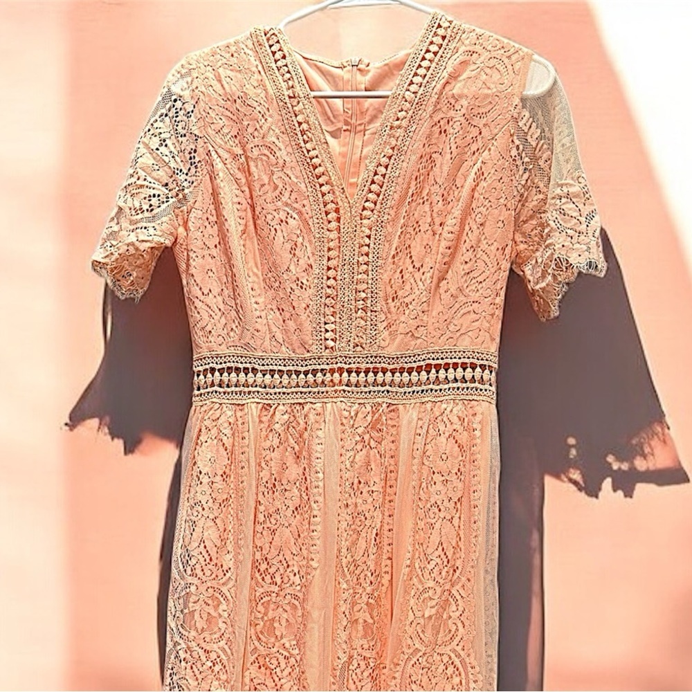 Elegant Peach Lace Dress MEDIUM length 59in pit to pit 16in - Picture 6 of 9